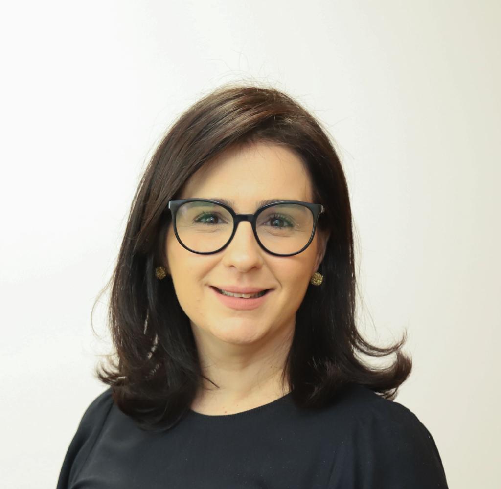 Dra. Stela Sales